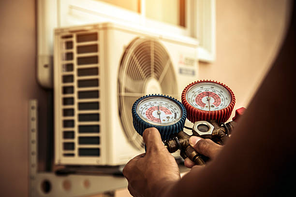 Professional Hvac technician working in Walled Lake, MI